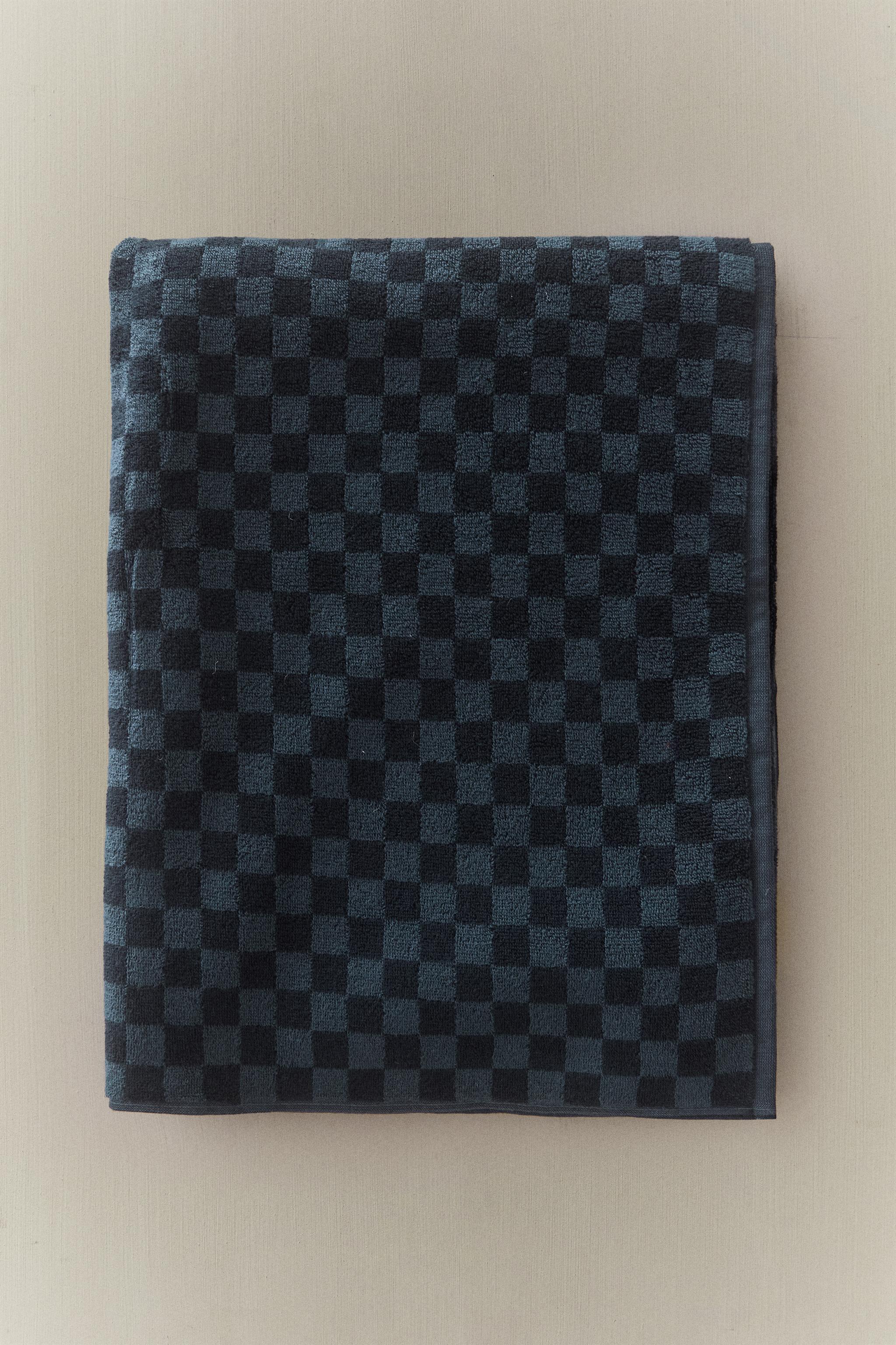 CHECKERBOARD BATH TOWEL